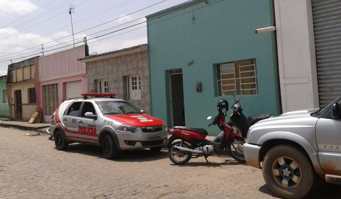 Mulher morre eletrocutada durante faxina em residência no Centro de Arapiraca