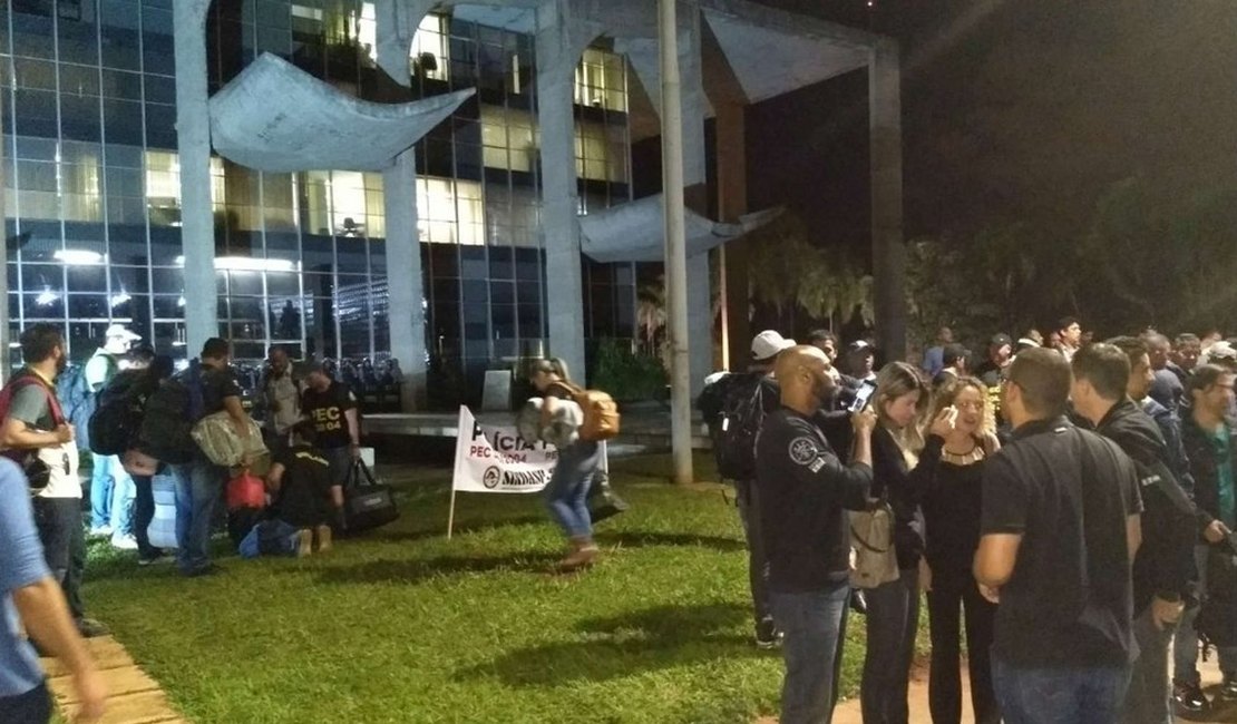 Grupo de agentes penitenciários invade Ministério da Justiça, em Brasília