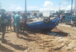 Motorista derrapa e capota próximo à duplicação da AL-110, em Arapiraca