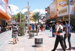 Após roubo e disparo de arma, dupla é detida no Centro de Maceió