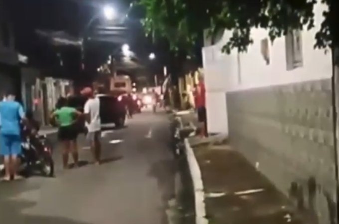 Criminosos encapuzados invadem casa e matam dois homens a tiros em Maceió