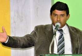 Vereador diz que tratores apreendidos em sua residência foram doados a agricultores