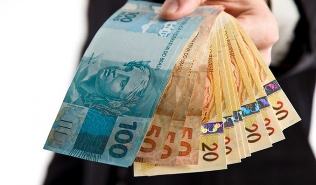 Salário de dezembro de quem ganha até R$1200 será liberado neste sábado (29)