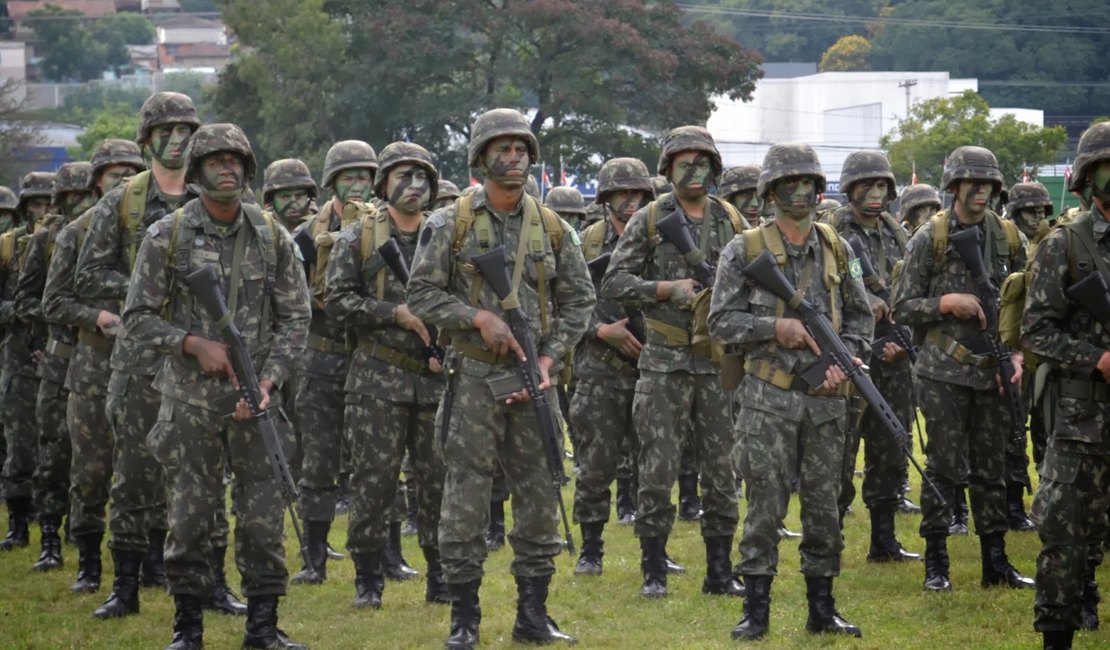 Militares deverão ser incluídos em regime único da Previdência, diz Padilha
