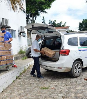 Alagoas começa a distribuir 53.392 doses de imunizantes contra a Covid-19 para municípios