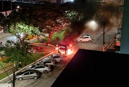 Food truck recém-inaugurado fica destruído após incêndio, em Maceió