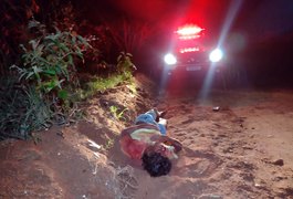 Homem com perfurações de arma branca é encontrado ensanguentado na zona rural de Arapiraca