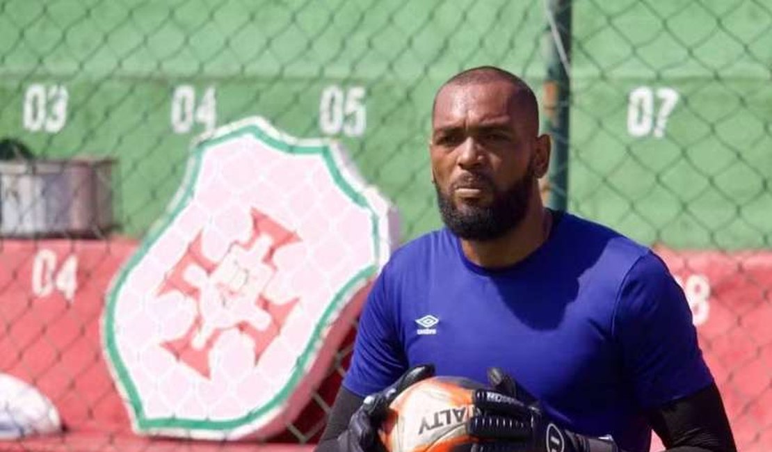 Ex-ASA, goleiro da Portuguesa Santista é alvo de racismo pela própria torcida em jogo da Série A-2 do Paulistão