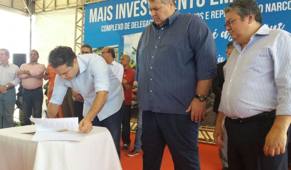 Renan Filho assina ordem para novas delegacias e promete mais vagas em presídios