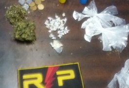 Polícia desarticula ponto de venda de drogas no Manoel Teles, Arapiraca