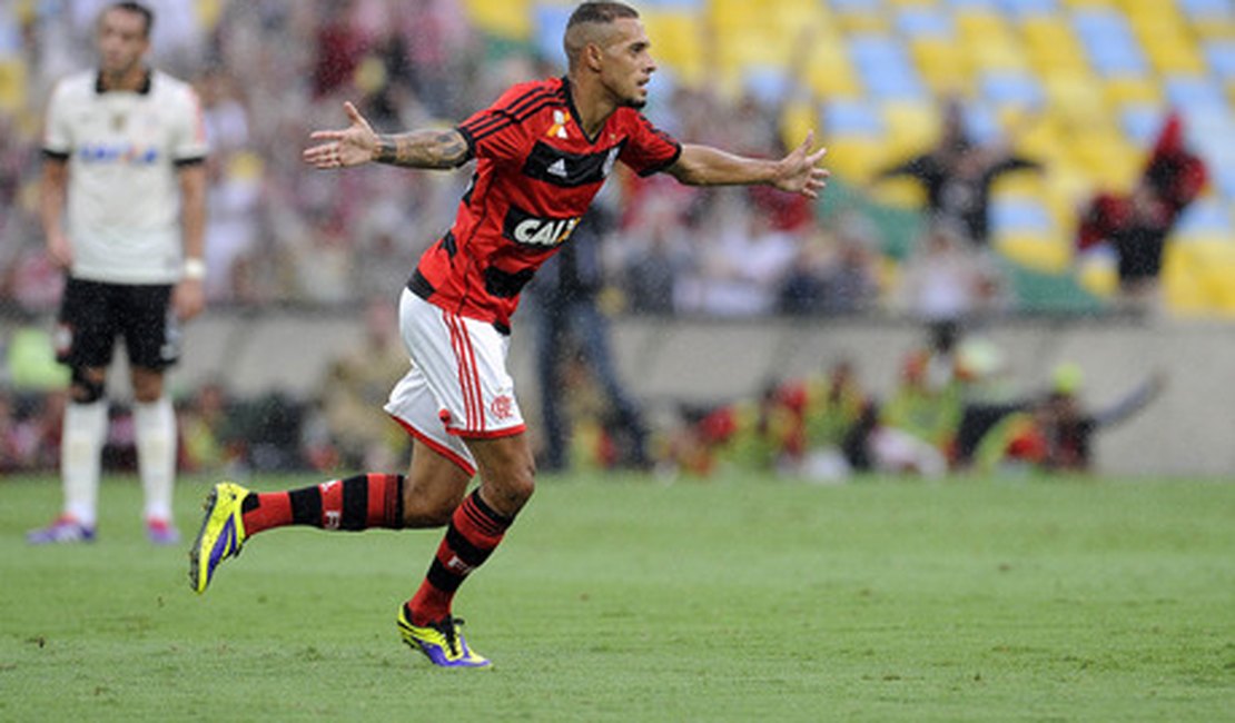 Flamengo vence o Corinthians e escapa do rebaixamento