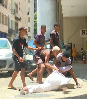 Em assalto, idoso é jogado no chão e luta contra 6 no Centro do Rio de Janeiro
