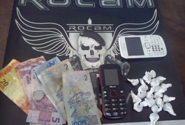 Dois menores são apreendidos com maconha, celulares e dinheiro