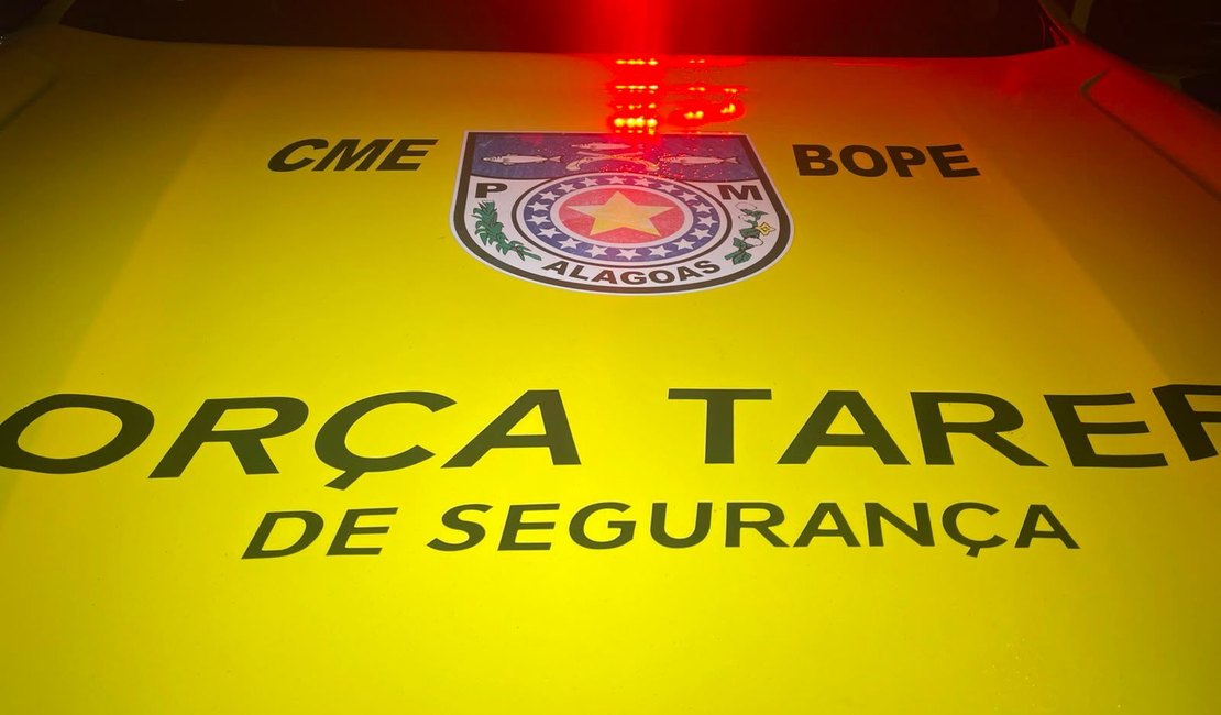 BOPE prende homem suspeito de tráfico de drogas na Grota do Rafael, no Jacintinho