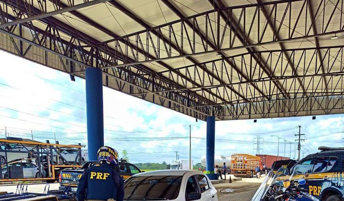 Operação policial prende homem com carro roubado, em Alagoas