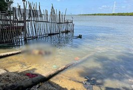 Cadáver carbonizado em estado avançado de decomposição é encontrado boiando em Maceió