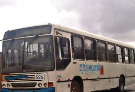 Bandido armado se passa por passageiro e assalta ônibus na zona rural de Arapiraca