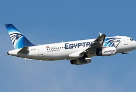 Avião da EgyptAir com 66 pessoas a bordo cai no Mediterrâneo