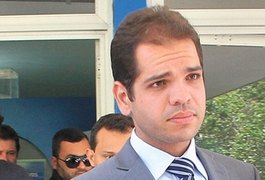 Prefeito de Estrela de Alagoas é assaltado e tem Rolex levado por bandidos