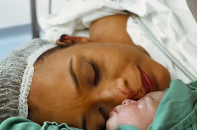 Vídeo emocionante mostra sobrevivente da tragédia na Serra da Barriga dando à luz em parto de urgência