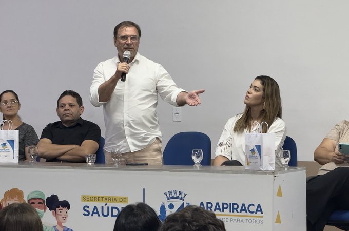 Luciano Barbosa entrega de mais 160 óculos gratuitos do Programa Arapiraca de Olho no Futuro; assista