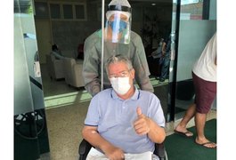 Vídeo. Médico, marido da prefeita de Lagoa da Canoa vence a covid-19