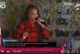 VÍDEO. Ludmilla se descuida e cai na piscina durante live