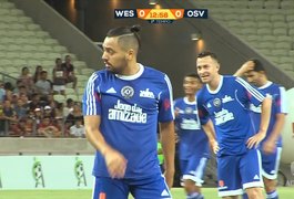 [VÍDEO] Tirullipa faz gol e rouba a cena ao tirar sua roupa em jogo beneficente