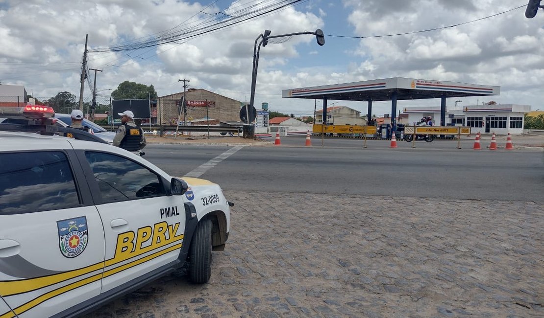 Ação integrada interdita AL-220, em Arapiraca, para troca de transformador