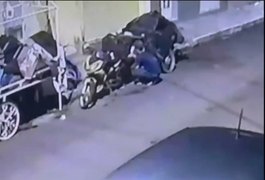 VÍDEO: Homem furta cinquentinha sorrateiramente no bairro Brasília