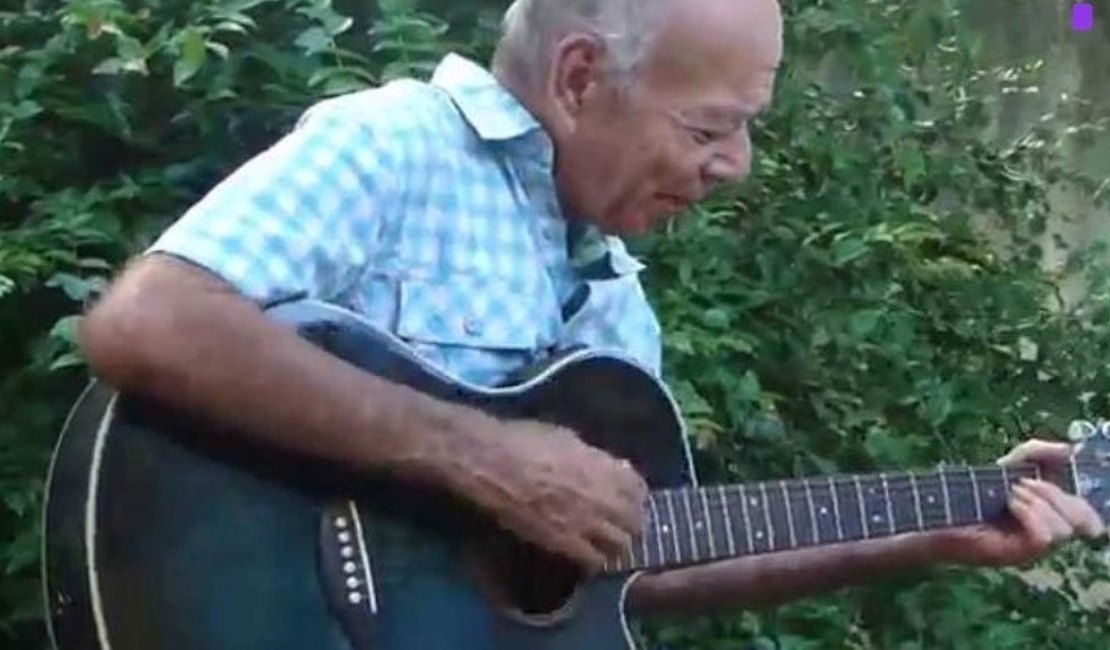 Cantor e compositor alagoano Carlos Moura, morre aos 73 anos