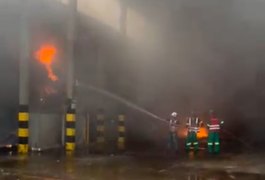 Incêndio atinge galpão de recicláveis às margens da BR-316, em Pilar