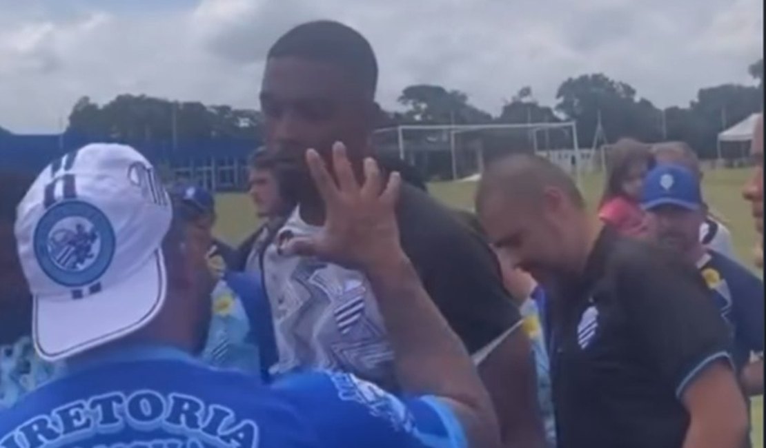 VÍDEO: Jogadores do CSA são motivados de forma 'intensa' por torcedores antes de jogo decisivo em Manaus