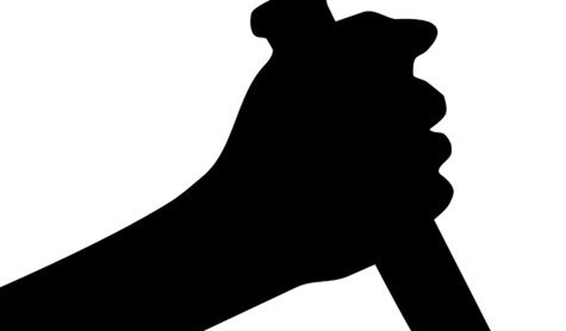 Homem é assassinado pela esposa com facada no pescoço