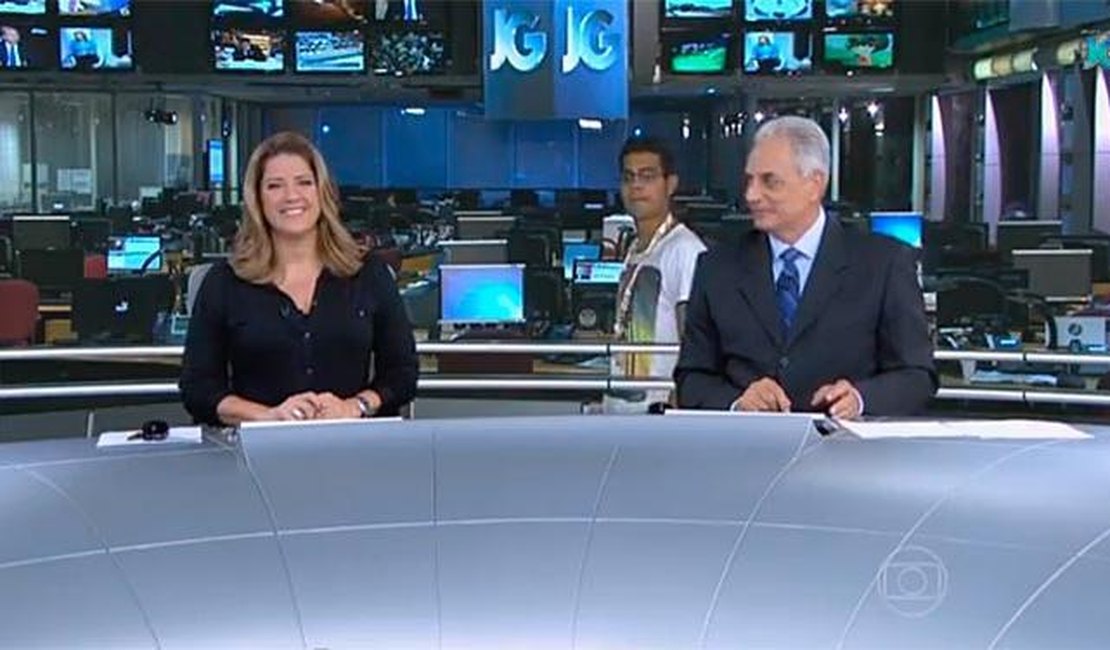 Estagiário invade estúdio do Jornal da Globo; assista