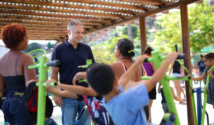 Renan Filho propõe centros regionais para atendimento a crianças com autismo e mães atípicas em Alagoas