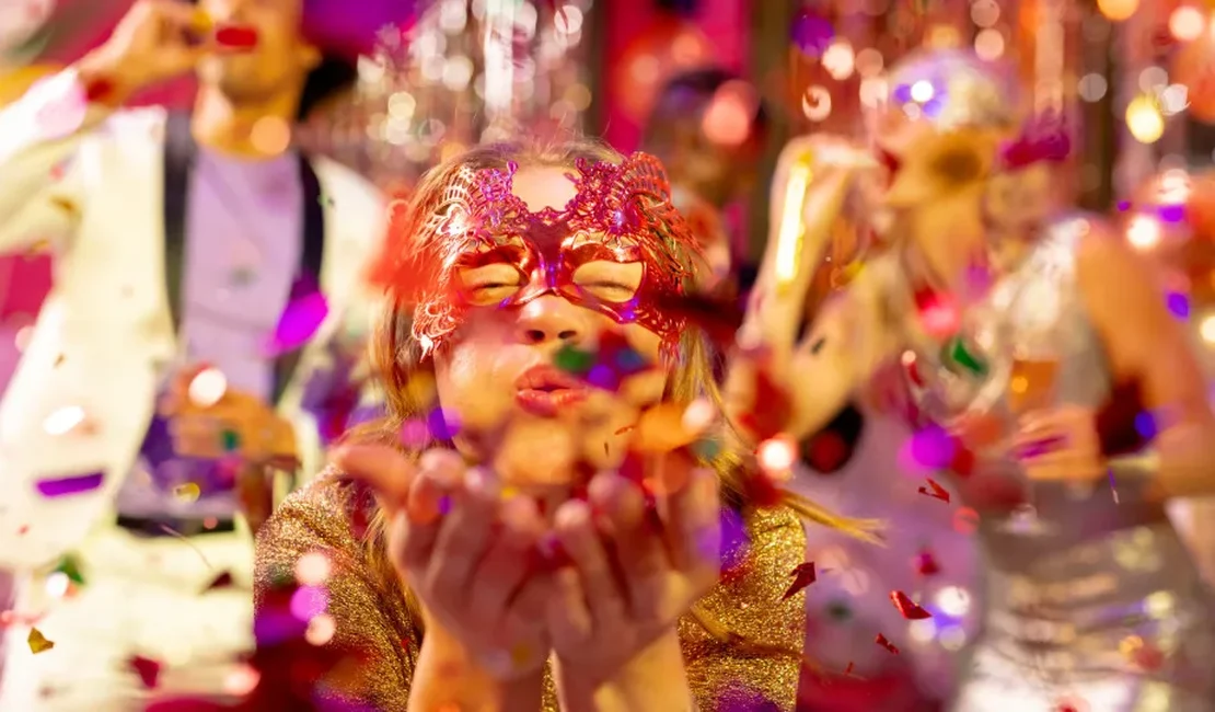 Doença do beijo: cuidados para curtir o carnaval sem riscos