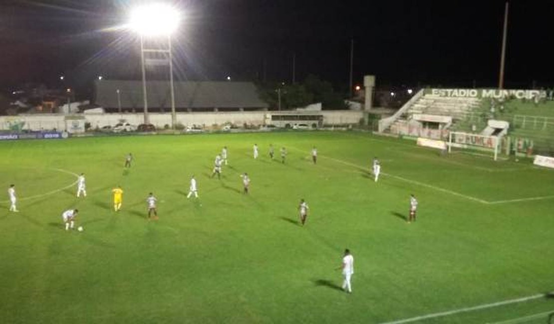 Coruripe não aproveita o fator casa e perde novamente para o Fluminense de Feira