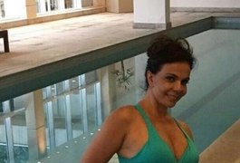 Gata aos 52! Sula Miranda surpreende ao posar de biquíni