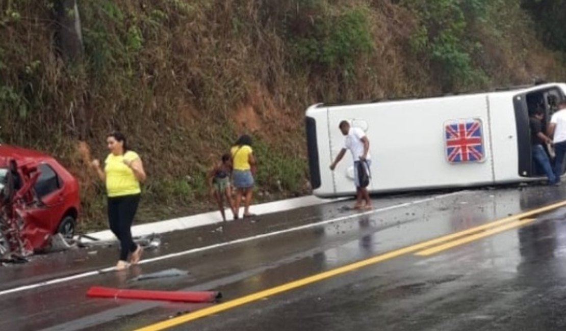 Morre terceira vítima de acidente entre carro e micro-ônibus em Branquinha