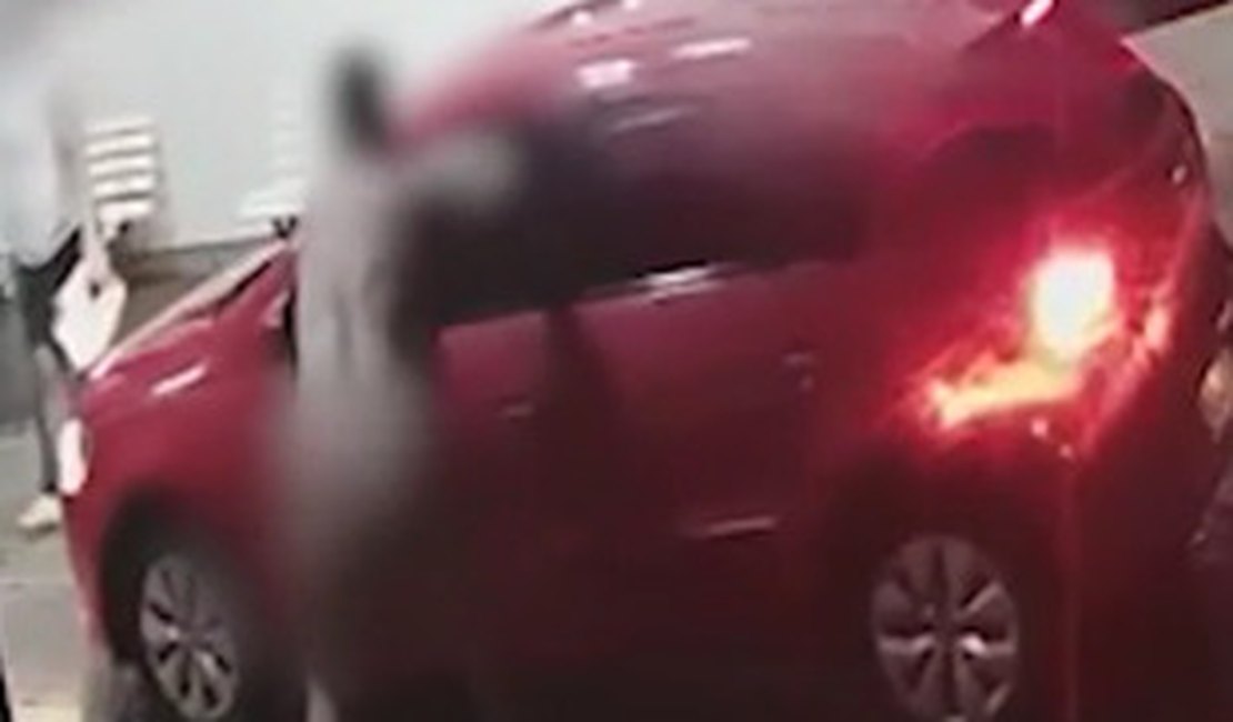 Homem pelado é filmado tentando roubar carro de funcionários de hotel no MS; assista