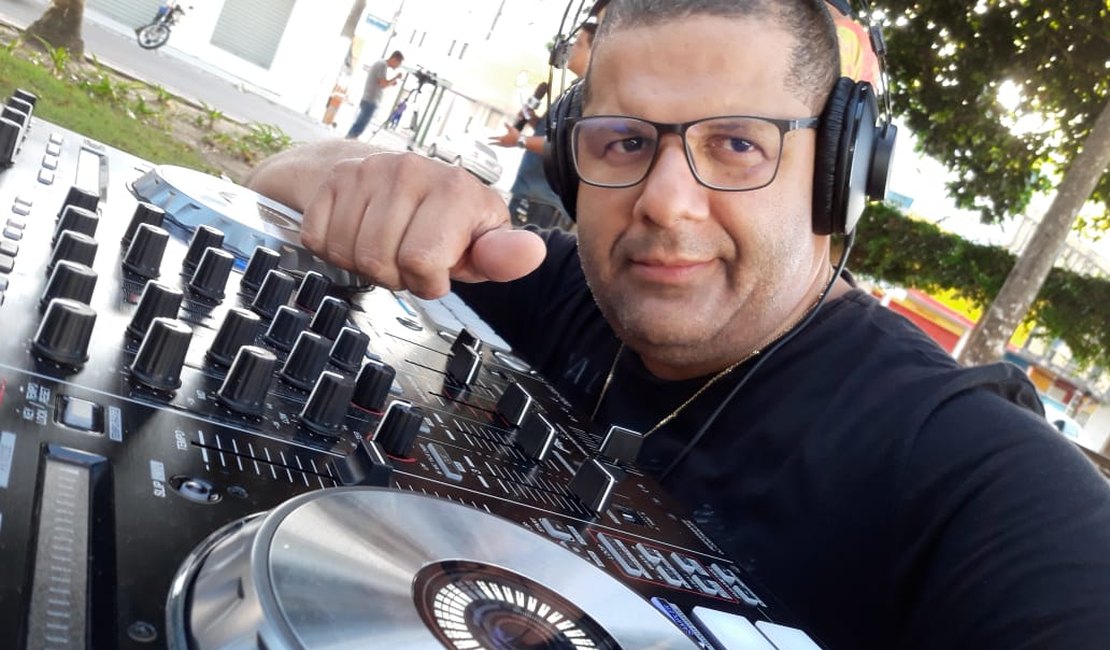 Shopping inicia temporada com DJ tocando sucessos dos anos 80