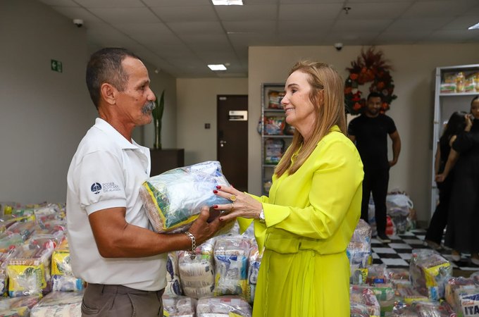 'Natal sem Fome': terceirizados da Ativa recebem 88 cestas básicas