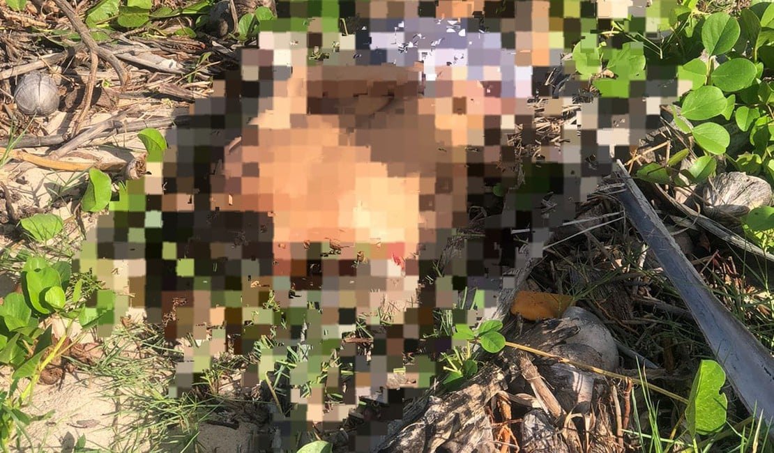 Corpo de jovem alvejado com tiros na cabeça é encontrado perto de praia no Litoral Norte