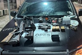 PM e Polícia Civil apreendem arsenal e prendem dupla suspeita em ação integrada em Ibateguara