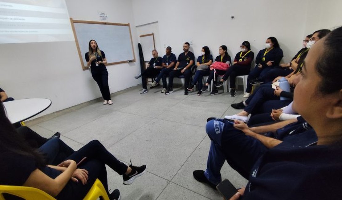 Estagiários do Programa Preparando a Volta para Casa apresentam aulão sobre cuidados paliativos no HEA