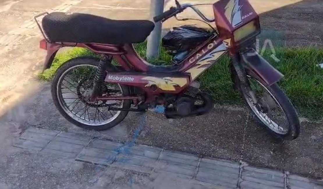 Idoso sofre escoriações em acidente envolvendo picape e mobilete em Arapiraca