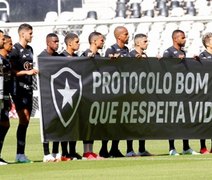 Botafogo goleia a Cabofriense e faz protesto contra retorno do Campeonato Carioca