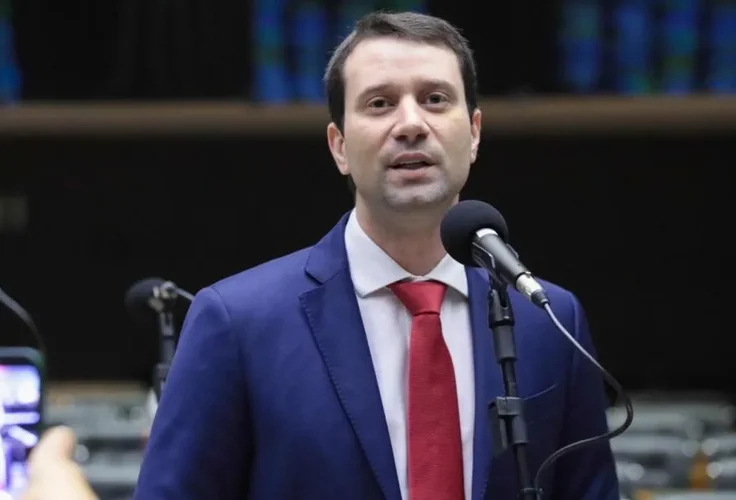 Daniel Barbosa recebe elogios por sua defesa da democracia durante julgamento no STF