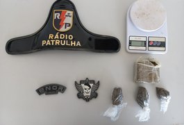 Jovem tenta se livrar de sacola com maconha e fugir, mas acaba preso pela PM em Arapiraca